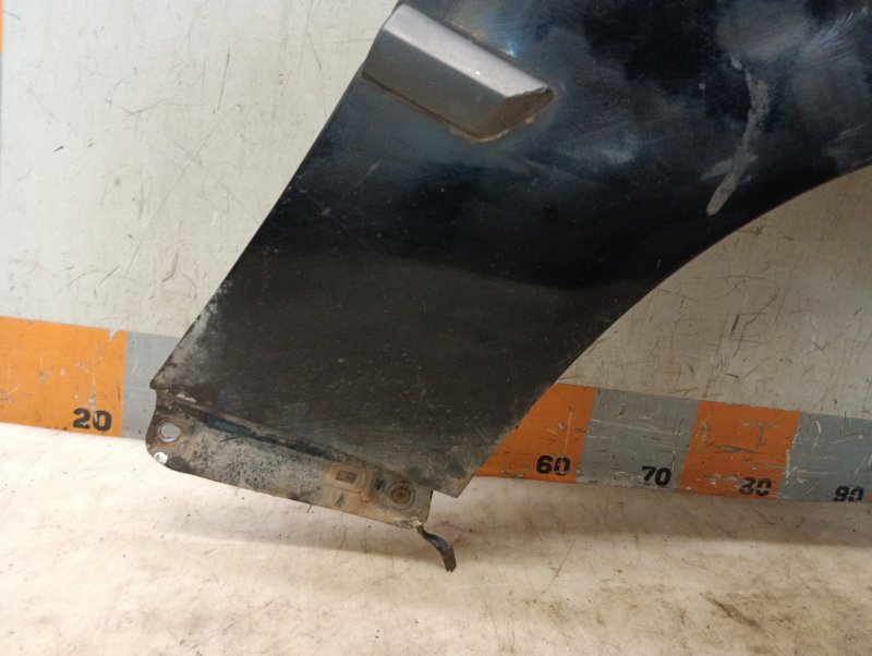 Крыло переднее правое