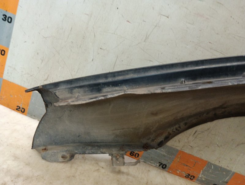 Крыло переднее правое