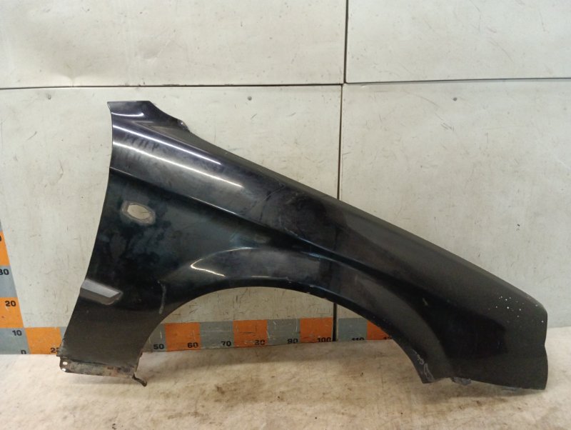 Крыло переднее правое