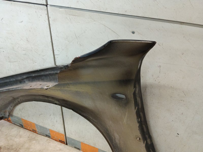 Крыло переднее правое