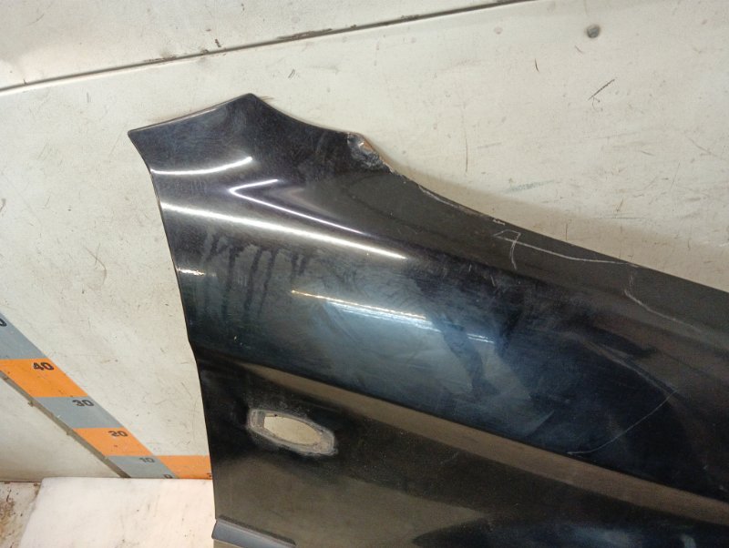 Крыло переднее правое