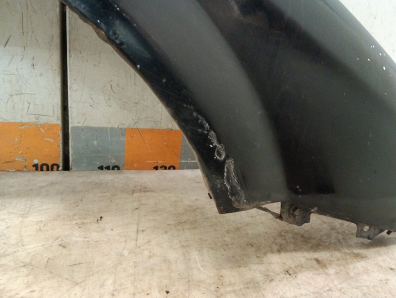 Крыло переднее правое