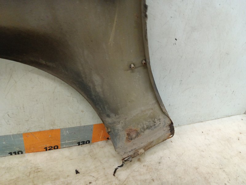 Крыло переднее правое