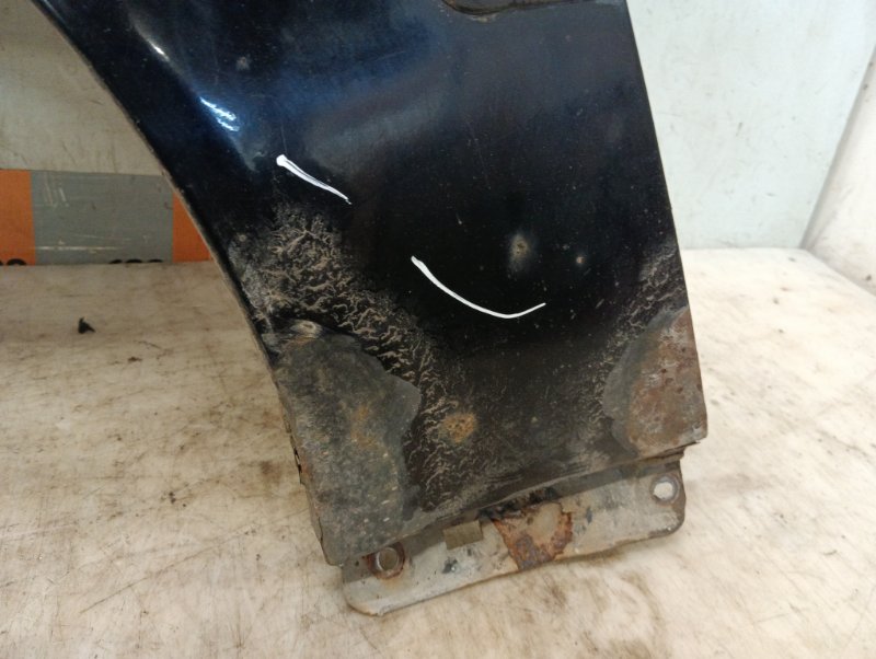 Крыло переднее левое