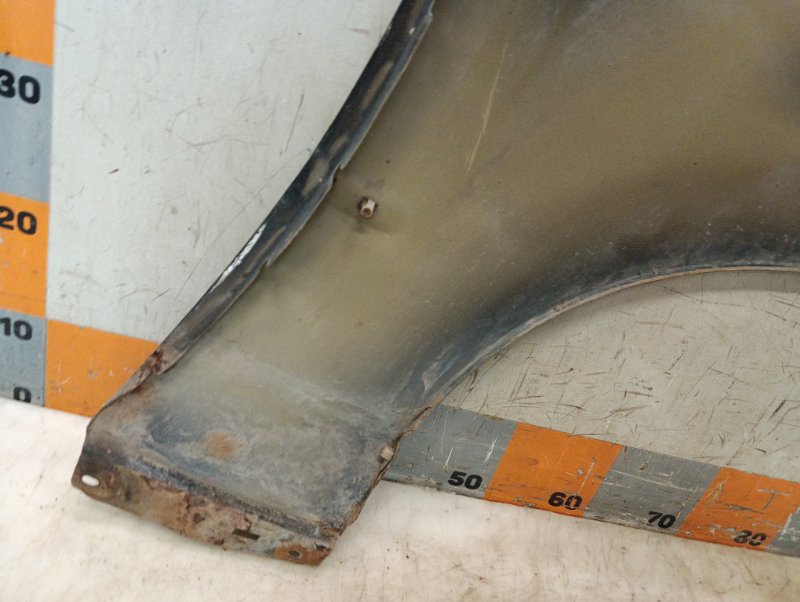 Крыло переднее левое