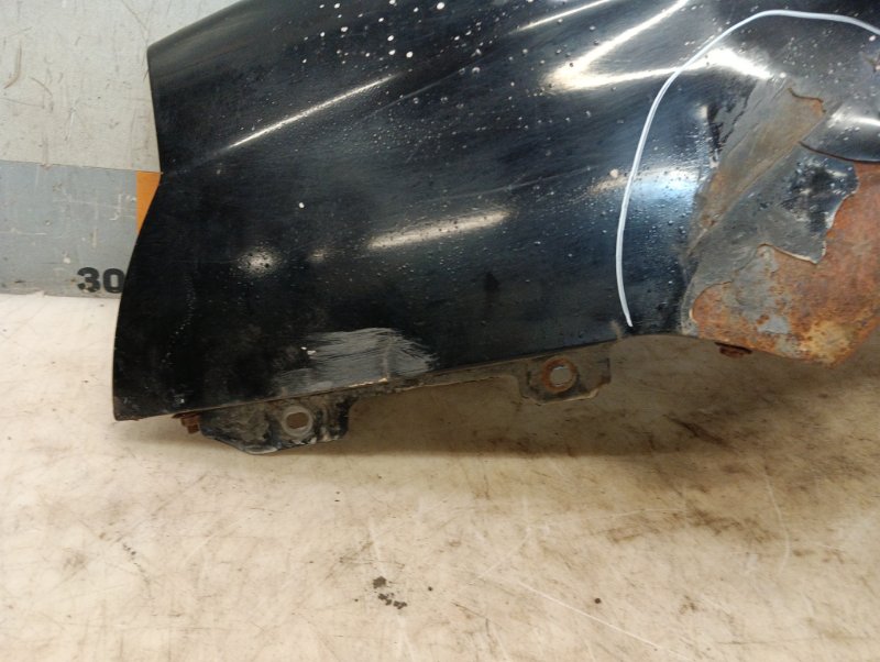 Крыло переднее левое