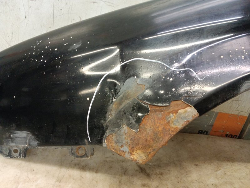 Крыло переднее левое