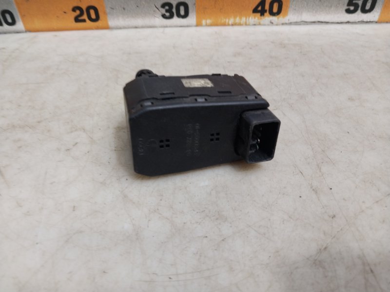 Кнопка стеклоподъемника