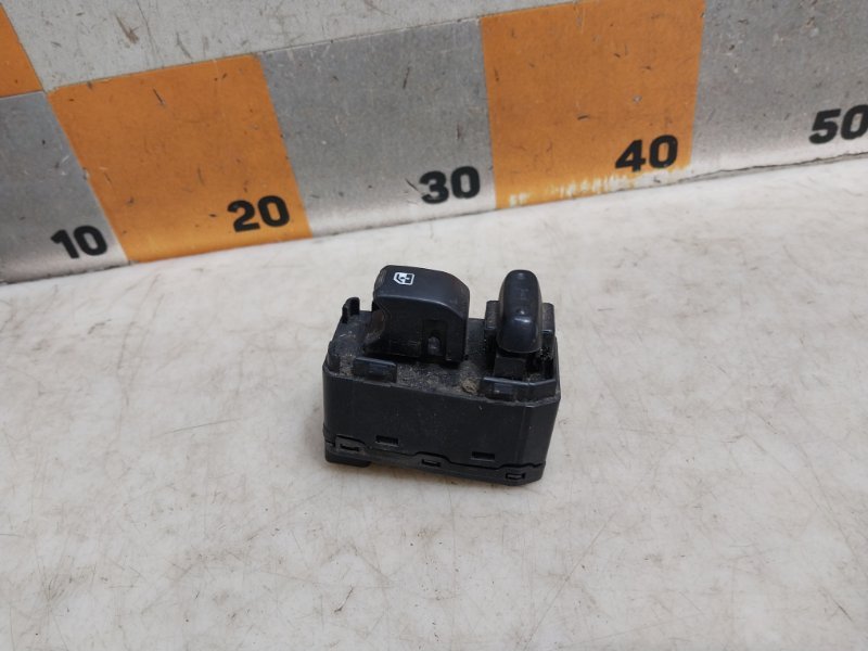 Кнопка стеклоподъемника