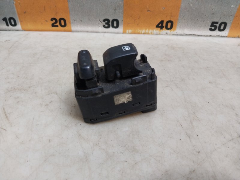 Кнопка стеклоподъемника