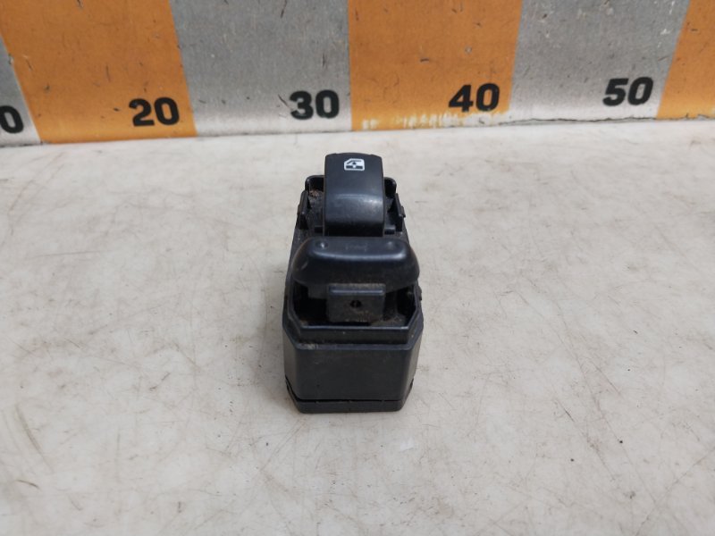 Кнопка стеклоподъемника