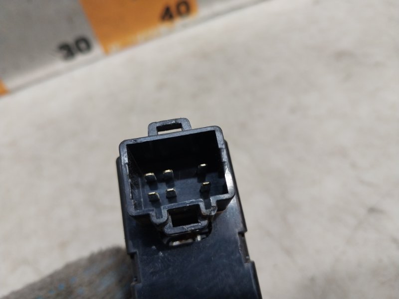 Кнопка стеклоподъемника