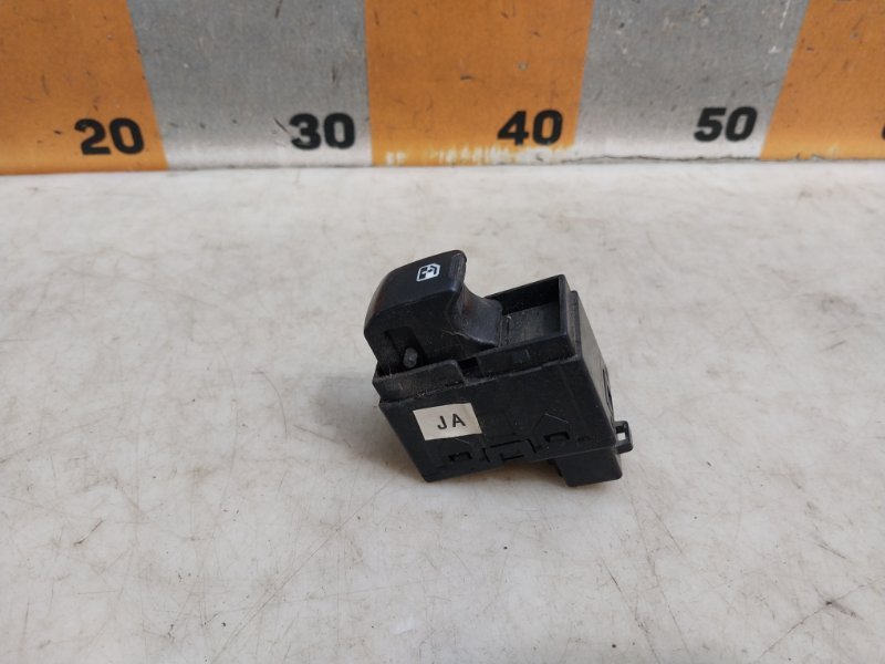 Кнопка стеклоподъемника