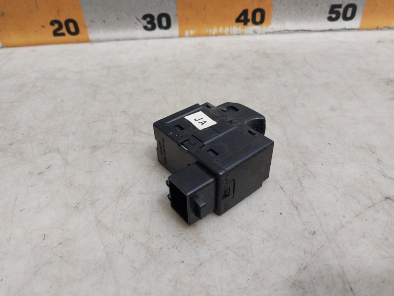 Кнопка стеклоподъемника