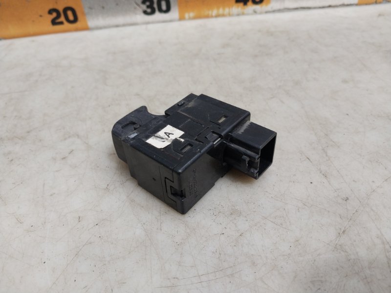 Кнопка стеклоподъемника