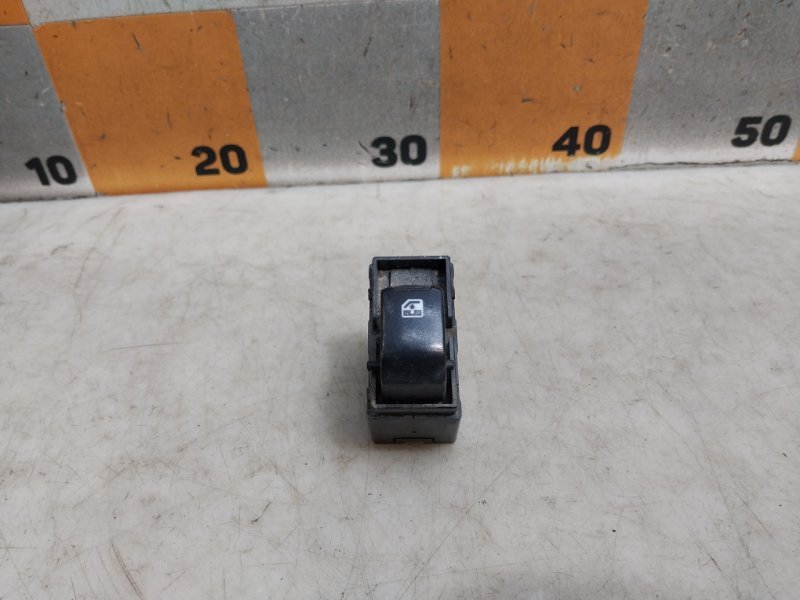 Кнопка стеклоподъемника