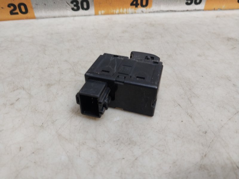 Кнопка стеклоподъемника