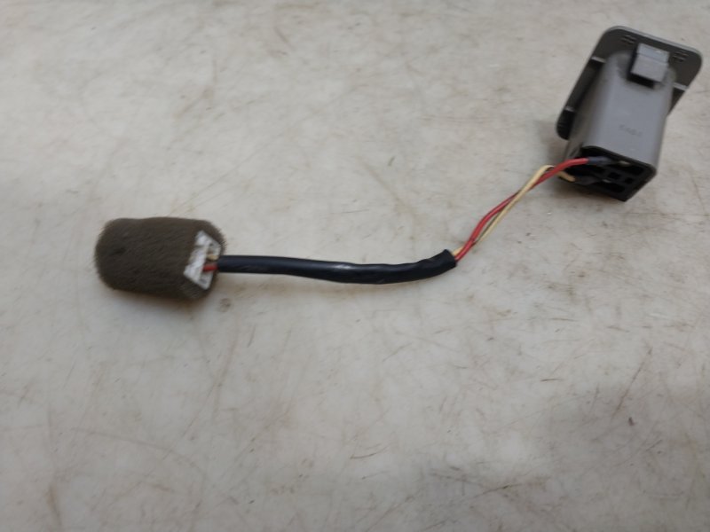 Кнопка открывания багажника