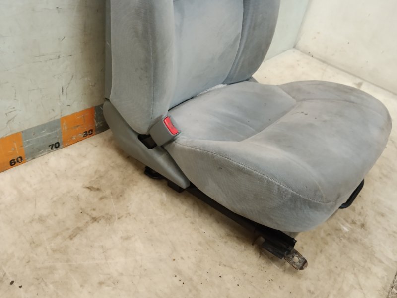 Сиденье переднее левое