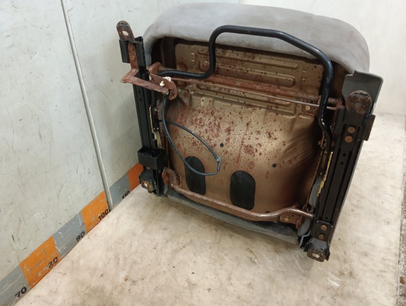 Сиденье переднее левое