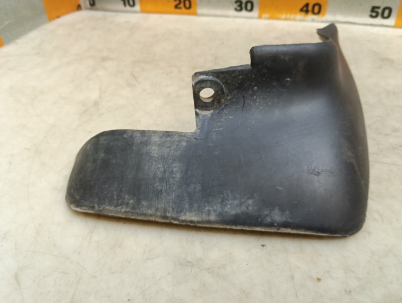 Брызговик задний правый