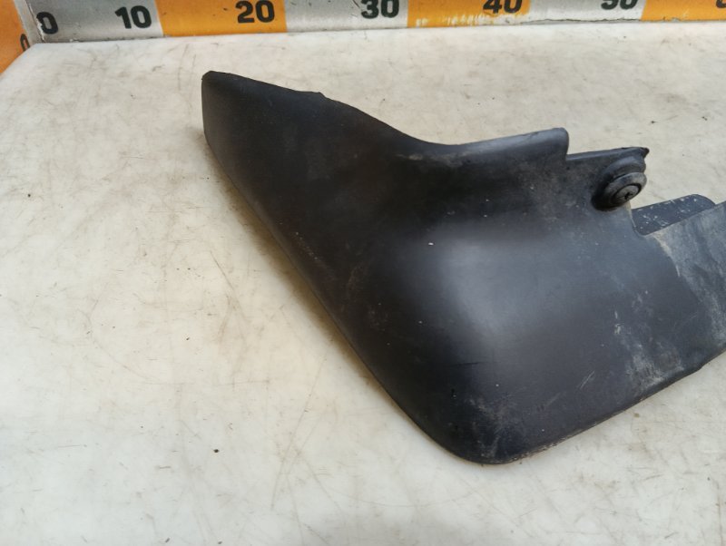 Брызговик задний левый