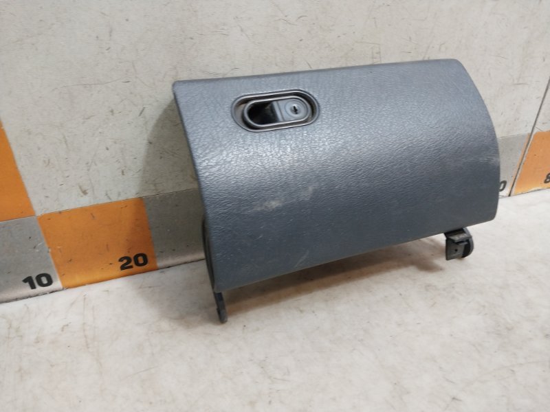 Крышка бардачка