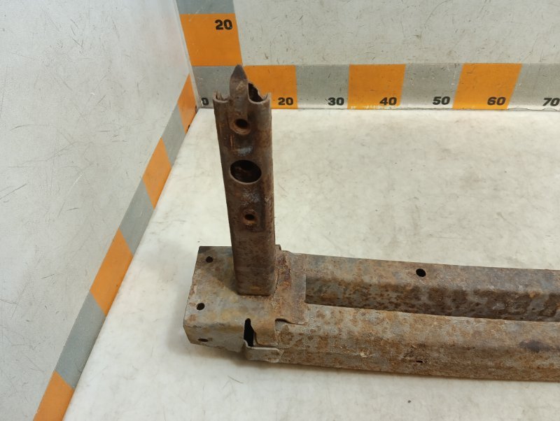 Усилитель заднего бампера