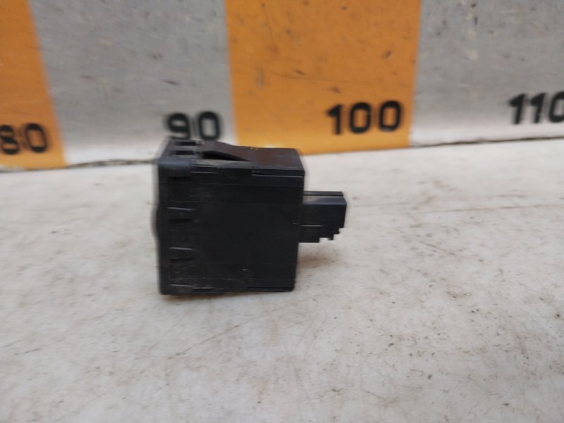 Кнопка корректора фар