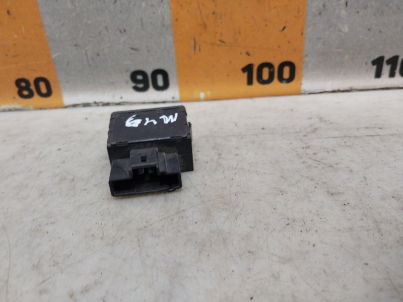 Кнопка корректора фар