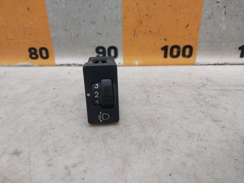 Кнопка корректора фар