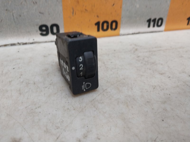 Кнопка корректора фар