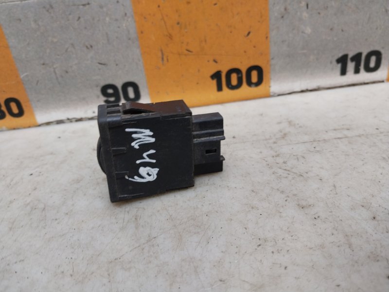 Кнопка корректора фар