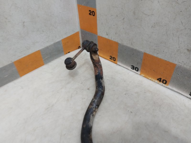 Стабилизатор передний