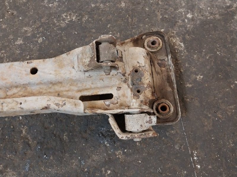 Балка задняя