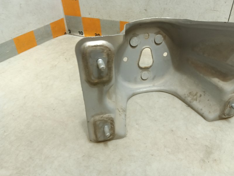 Кронштейн крепления запасного колеса