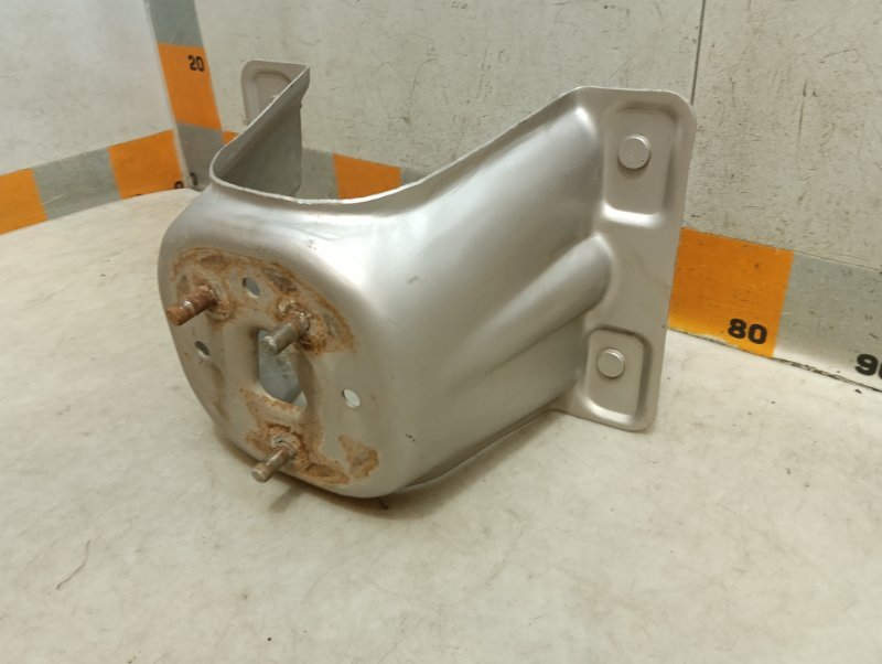 Кронштейн крепления запасного колеса