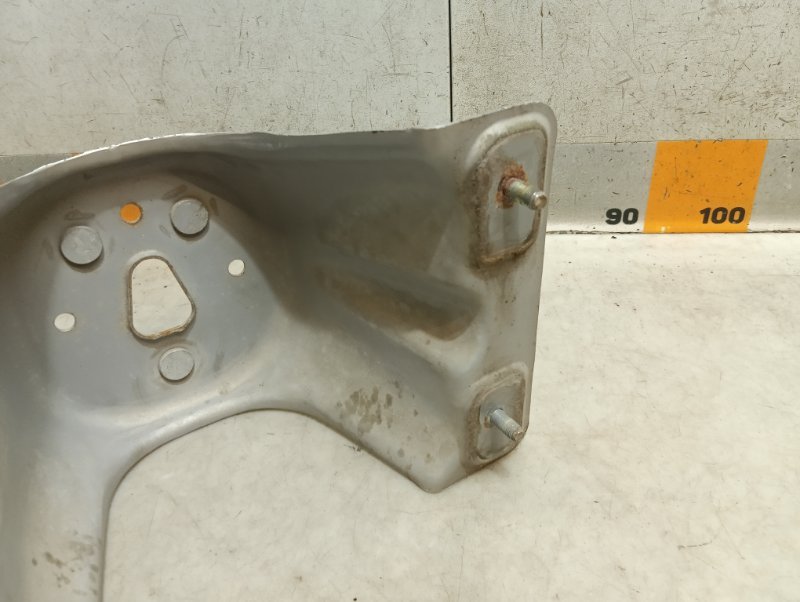 Кронштейн крепления запасного колеса