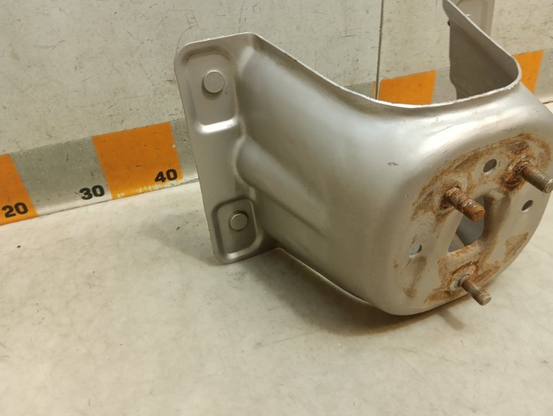 Кронштейн крепления запасного колеса