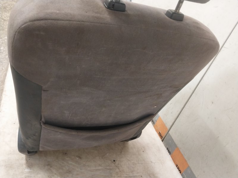 Сиденье переднее левое