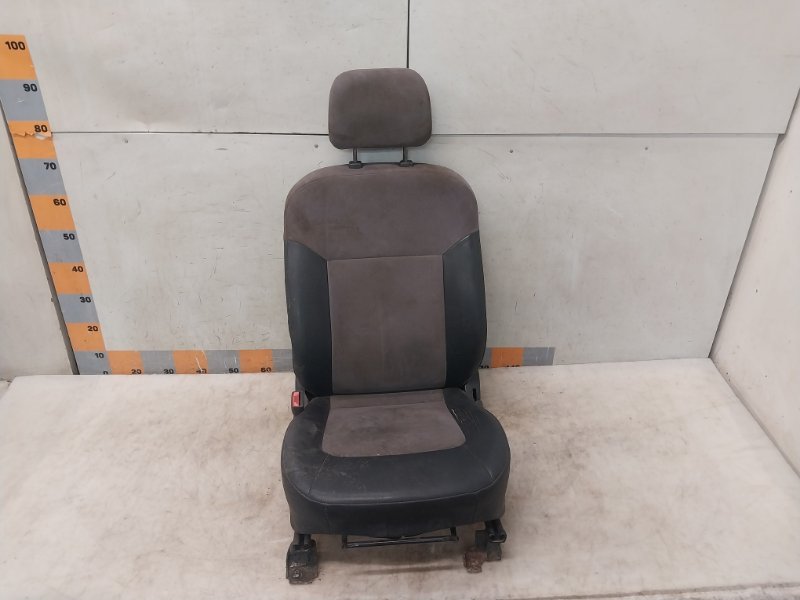 Сиденье переднее левое