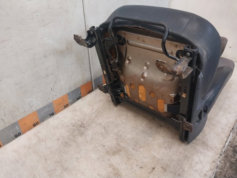 Сиденье переднее левое