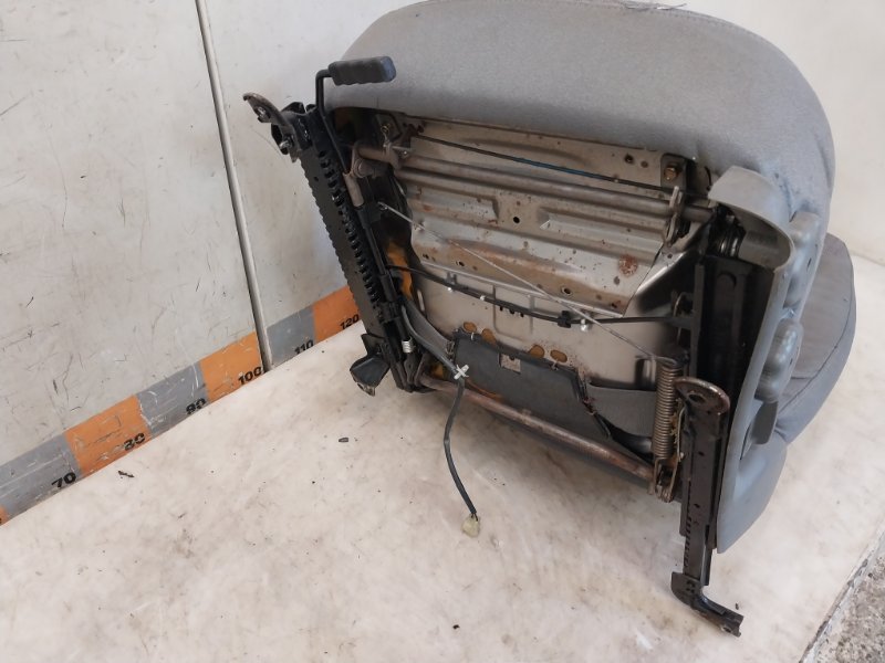 Сиденье переднее левое