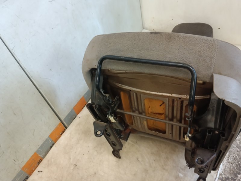 Сиденье переднее левое