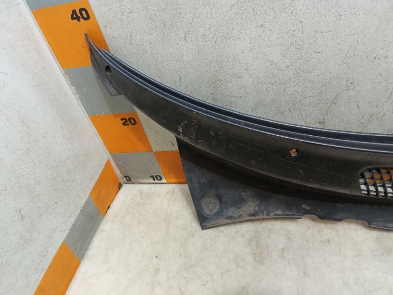 Планка под лобовое стекло