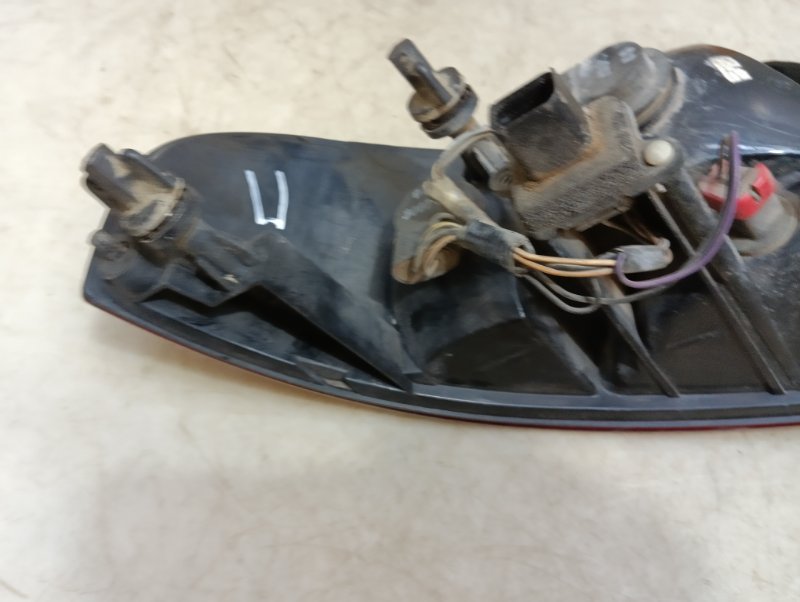 Фонарь задний правый