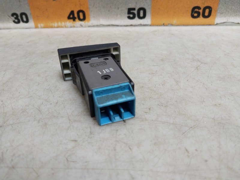 Кнопка обогрева переднего и заднего стекла