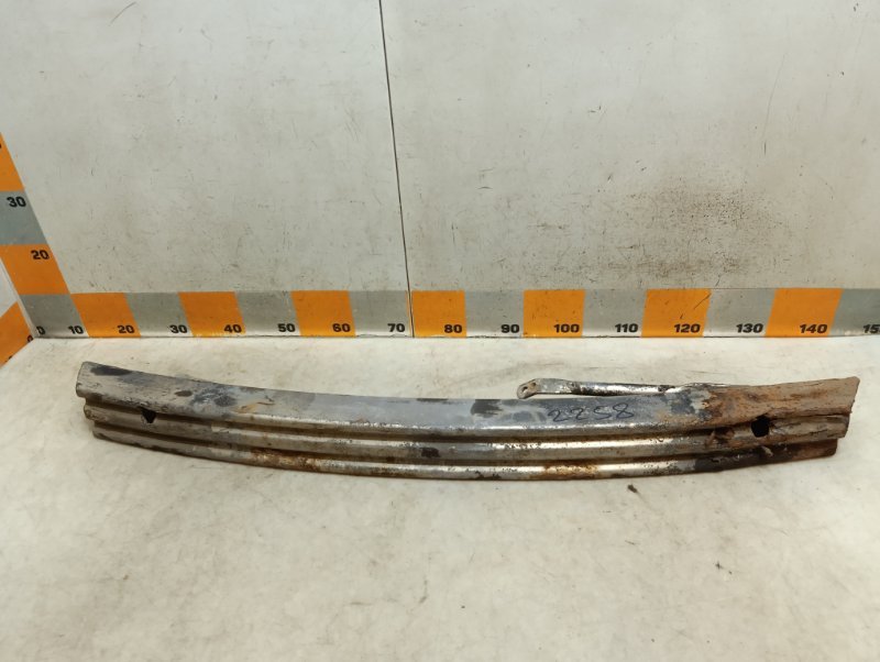 Усилитель переднего бампера