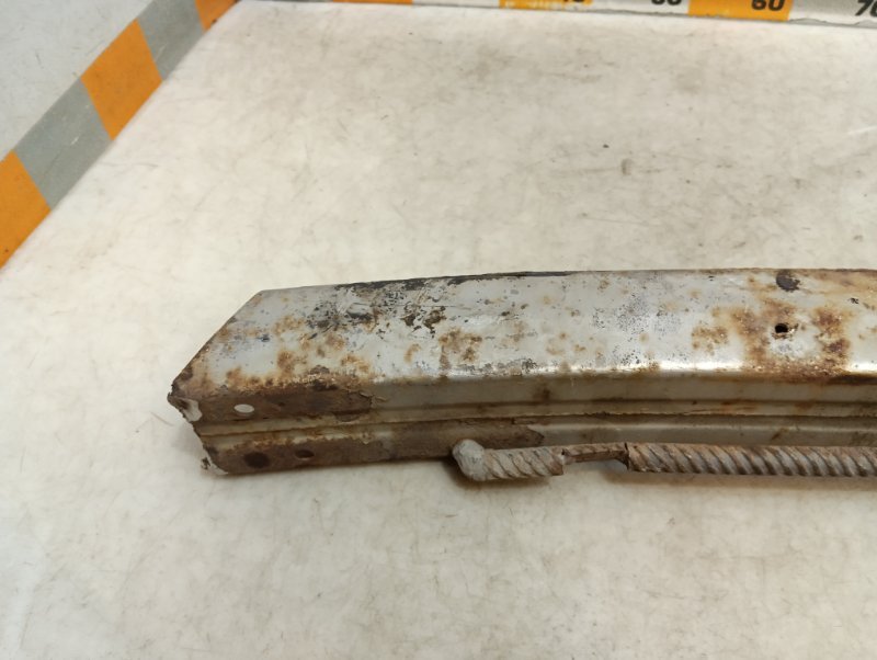 Усилитель переднего бампера