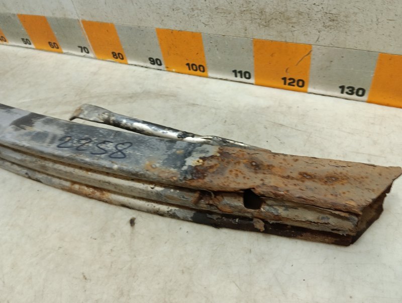 Усилитель переднего бампера